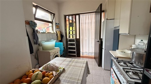 Villa Di 3 Vani e Acc. In Buono Stato, Rivestita In Pietra e Recintata.
